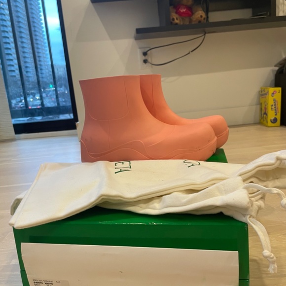 Bottega Veneta Puddle Boots - Picture 3 of 5